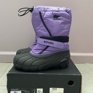 Super warm Snow boots by Sorel. size 5 big kids. barely worn with box